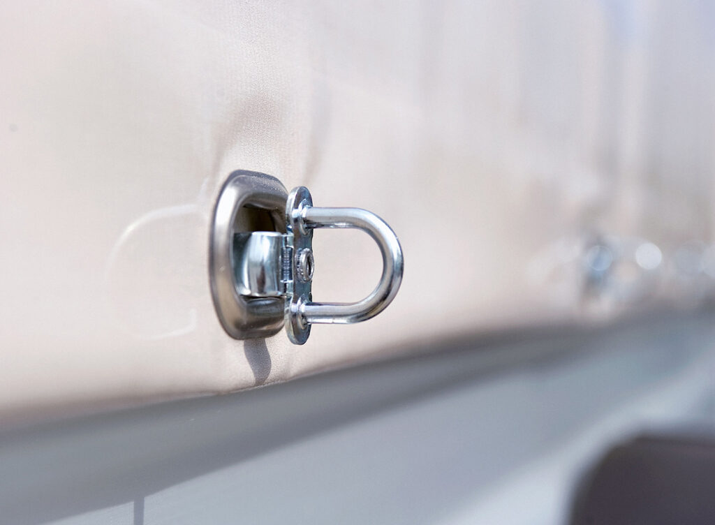 PDK Patentdrehkrampen aus Metall zur sicheren Befestigung von Planen.